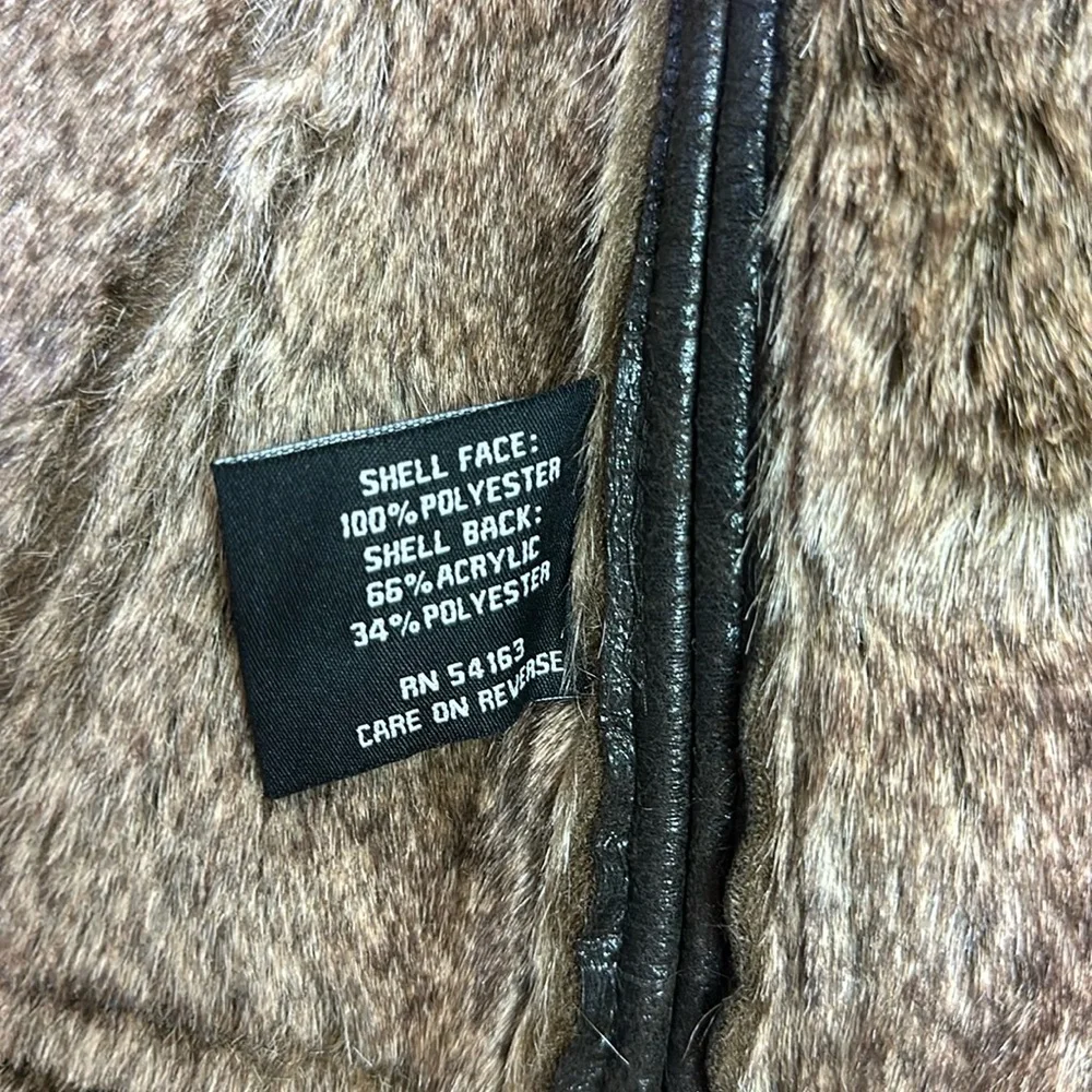 Guess - Picture 5 of 17